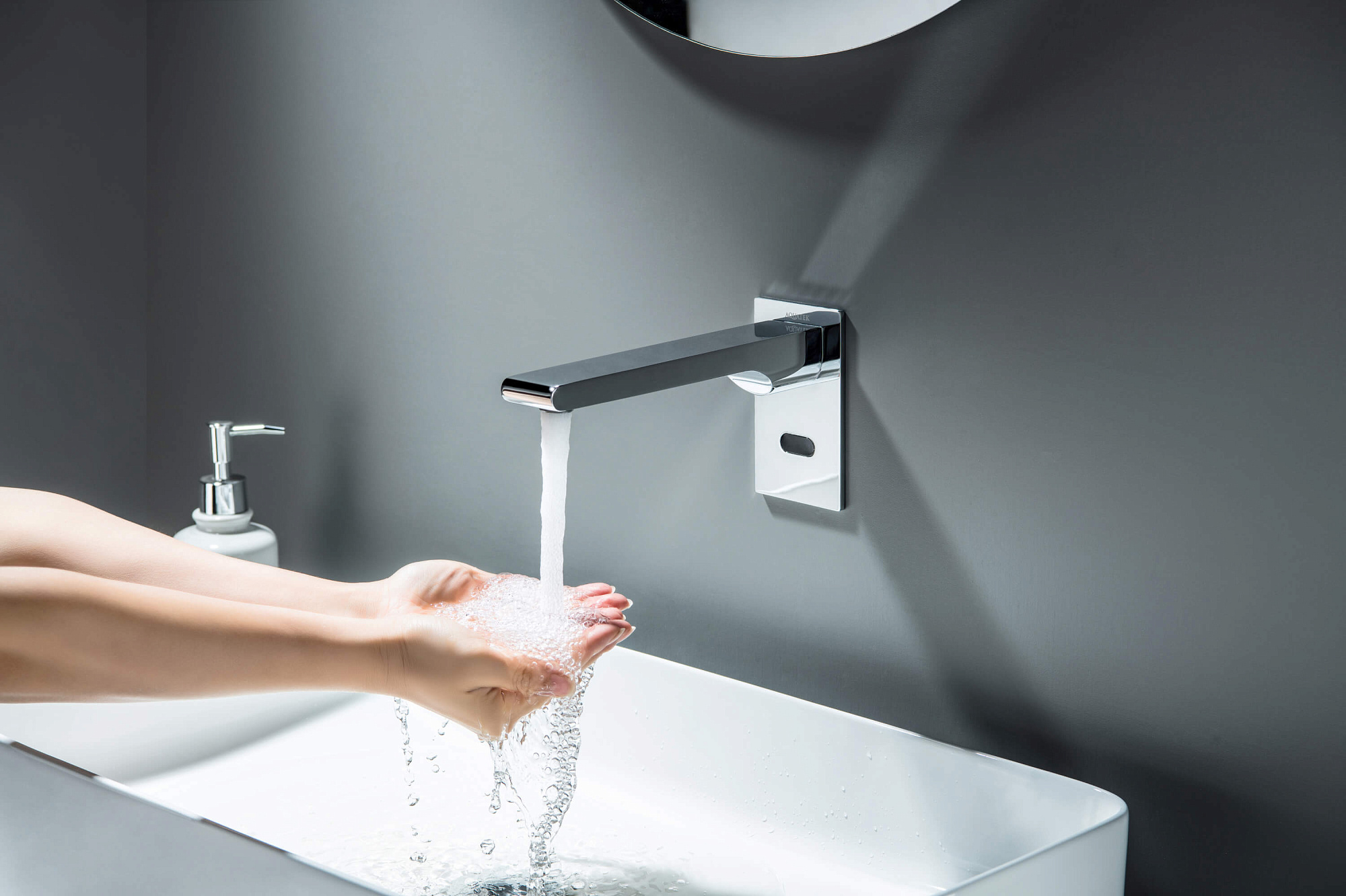 Смеситель для раковины настенный электронный ЛИРА Aquatek AQ5413CR хром купить 1
