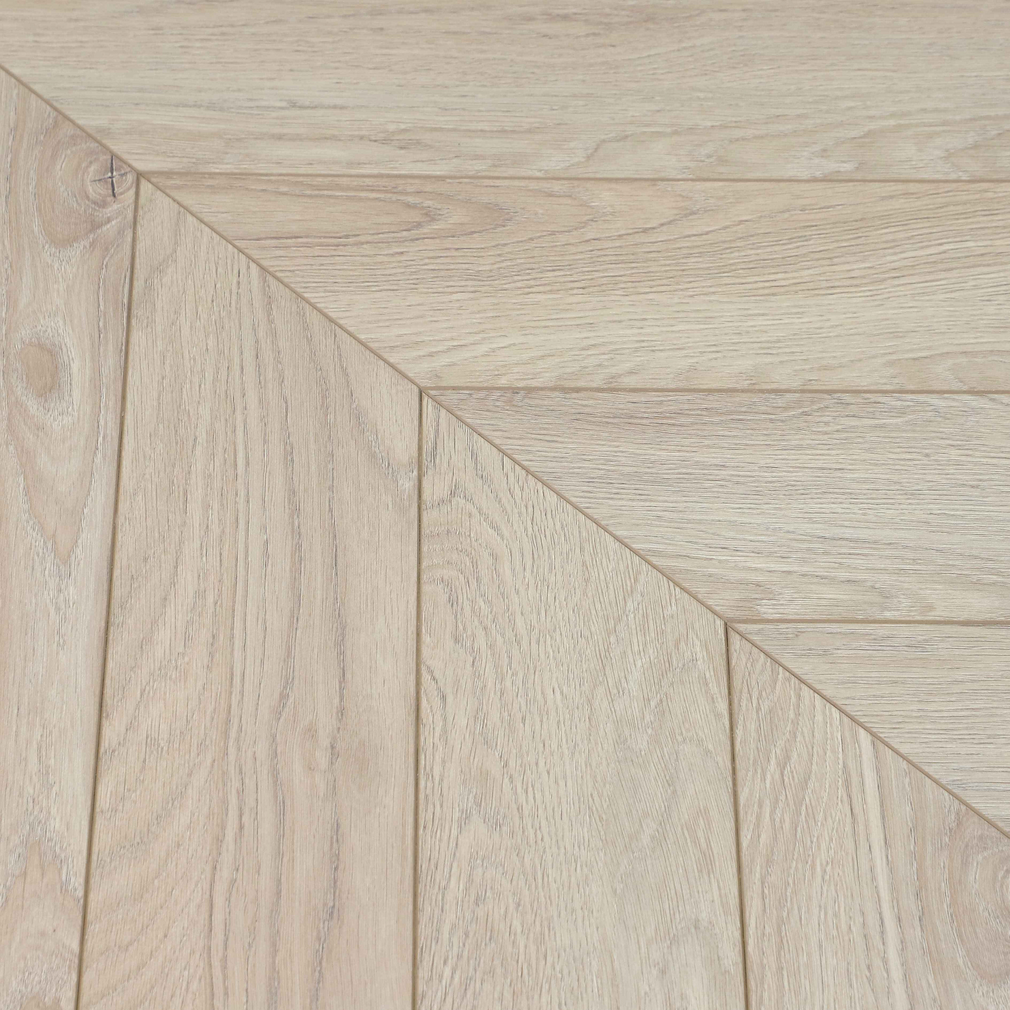 Ламинат Chevron NL Дуб Серпиенте 550*112*12мм 34класс WoodStyle CH156.2 доставка Нижний Новгород 1 Ламинат Chevron NL Дуб Серпиенте 550*112*12мм 34класс WoodStyle CH156.2 купить 1