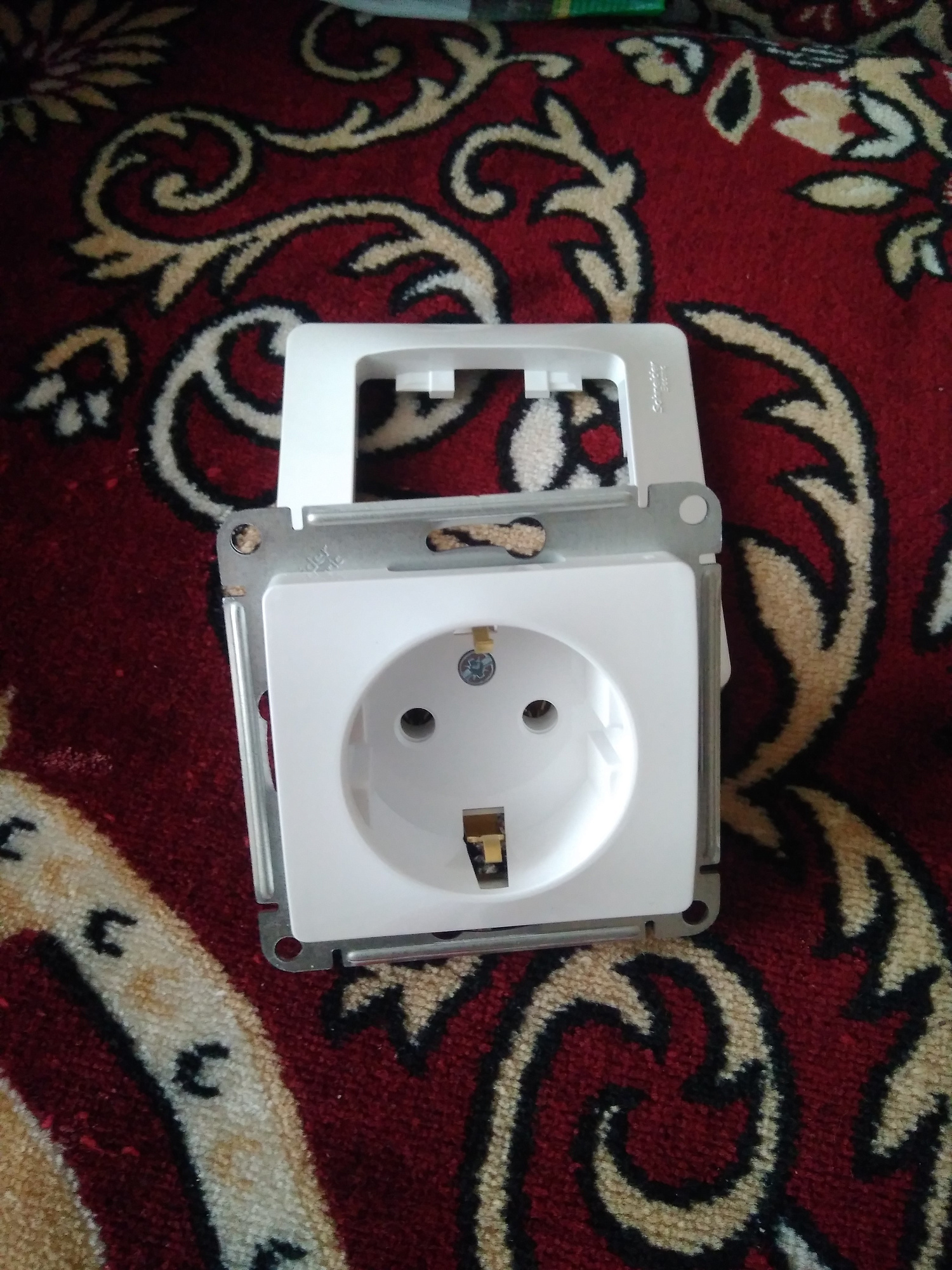 Розетка Schneider GLOSSA  GSL000143 с заземлением белый купить 8