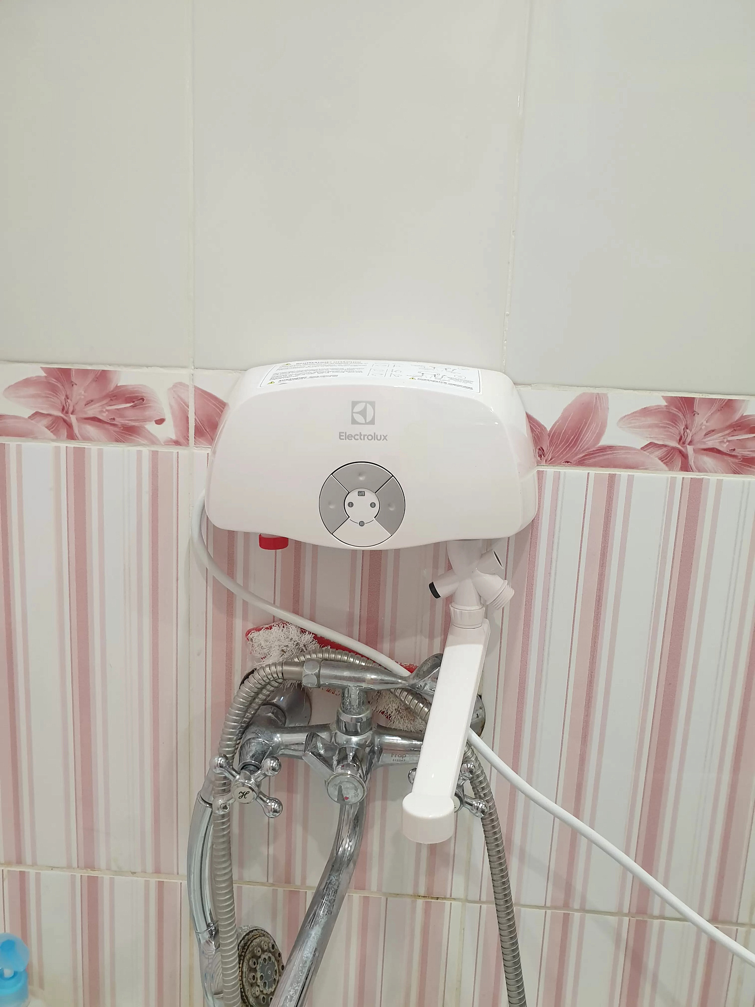 Водонагреватель проточный SMARTFIX кран+душ 2.0 TS (3.5kW) Electrolux доставка Нижний Новгород 4 Водонагреватель проточный SMARTFIX кран+душ 2.0 TS (3.5kW) Electrolux купить 4