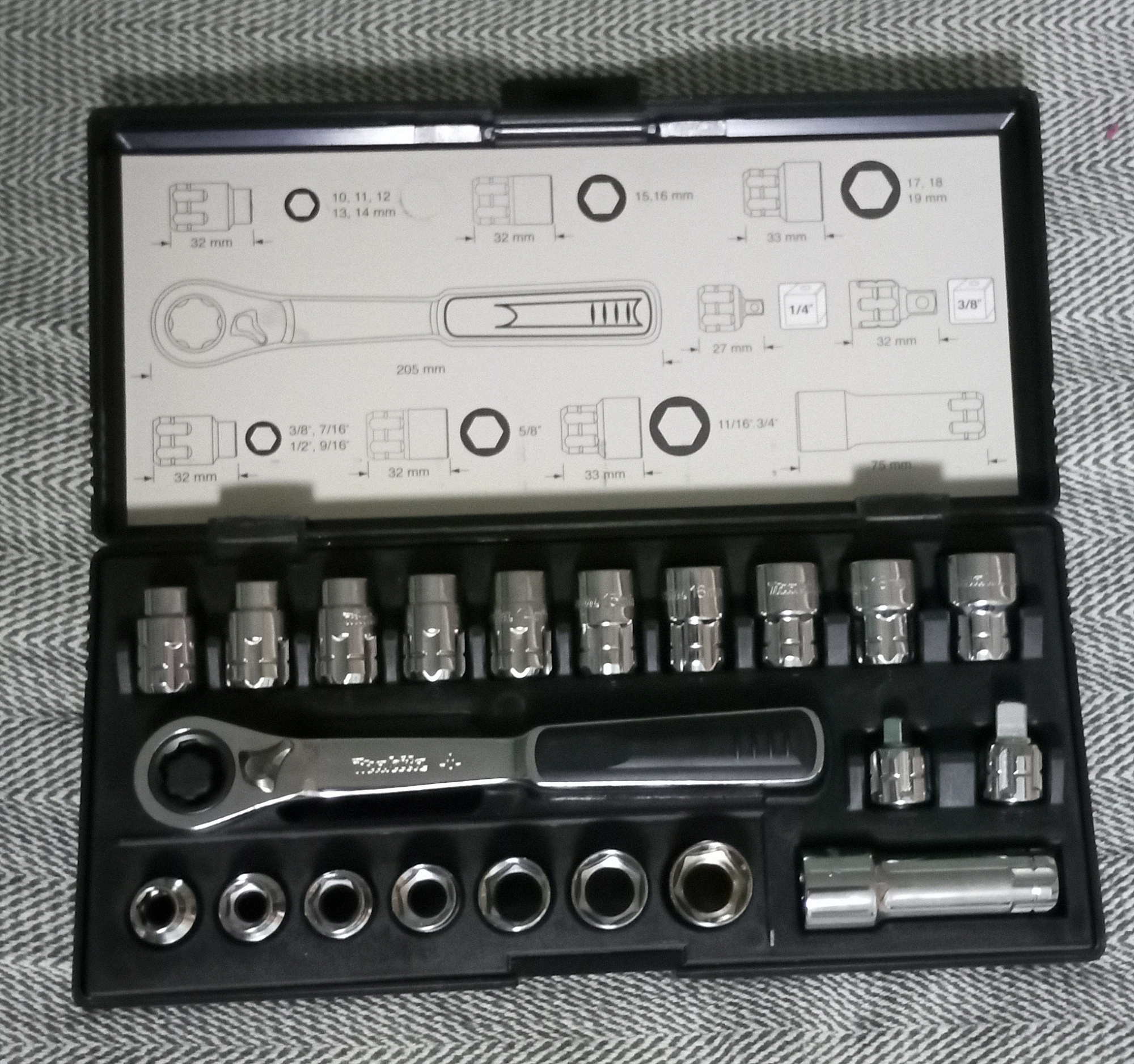 Набор головок Makita 21 предмет (1/4" / 3/8") проходные трещотка удлинит.Cr-V,10-19мм (B-65604) доставка Нижний Новгород 4 Набор головок Makita 21 предмет (1/4" / 3/8") проходные трещотка удлинит.Cr-V,10-19мм (B-65604) купить 4