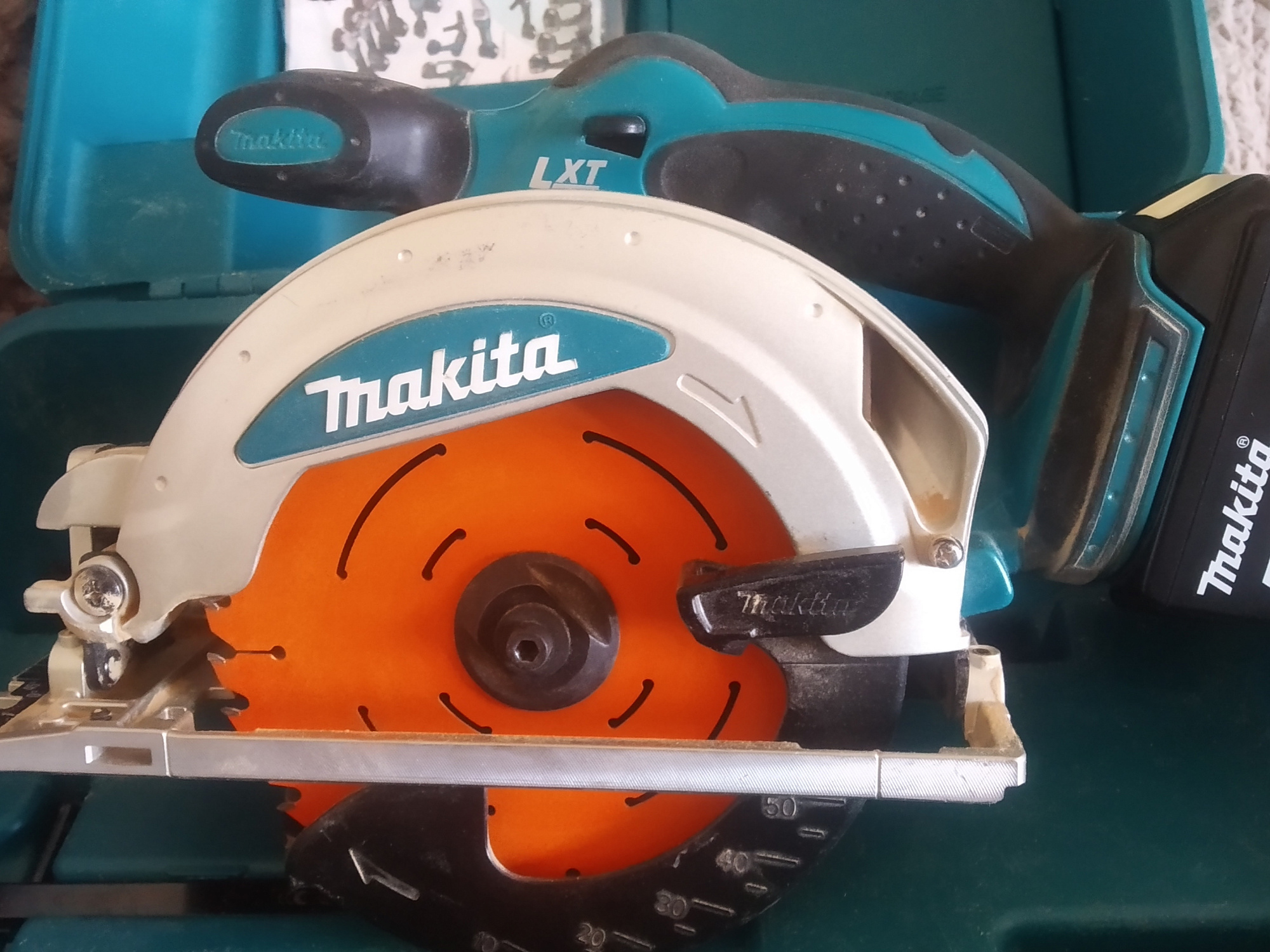 Пила дисковая аккумуляторная Makita DSS610RF (1акк*3.0а/ч+з/у) 18В (Li-Ion) ф165мм пропил-57мм купить 2