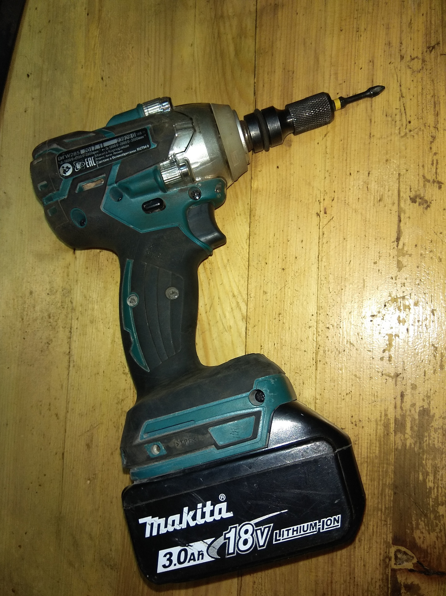 Гайковерт аккумуляторный ударный Makita DTW285RME  купить 1