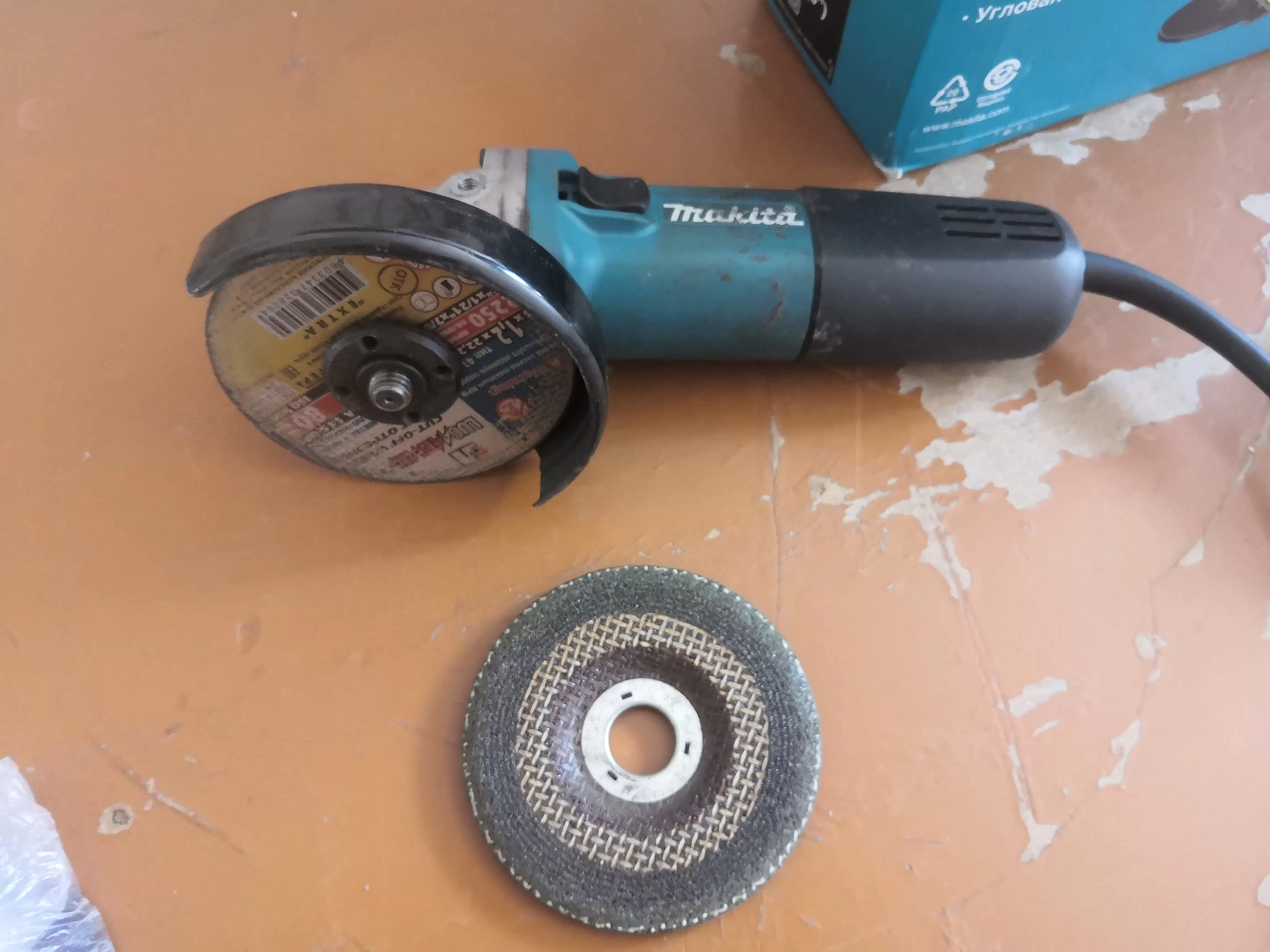 Угловая шлифмашина Makita 9558HNK6 в пластиковом кейсе 840Вт диск ф125мм доставка Нижний Новгород 1 Угловая шлифмашина Makita 9558HNK6 в пластиковом кейсе 840Вт диск ф125мм купить 1