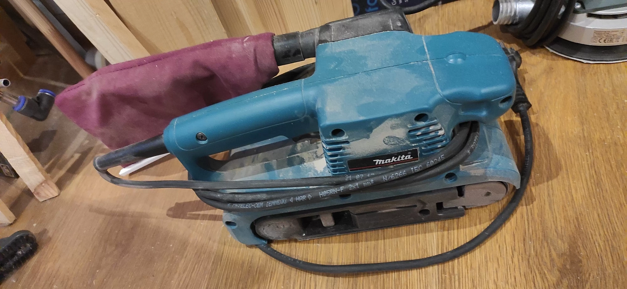 Шлифмашинка ленточная Makita 9910 купить 2